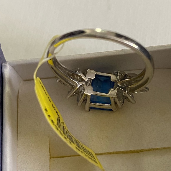 Blue Topaz Sterling Silver Ring Size 8 - Picture 5 of 11